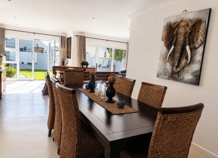 To Let 4 Bedroom Property for Rent in Sunningdale Western Cape
